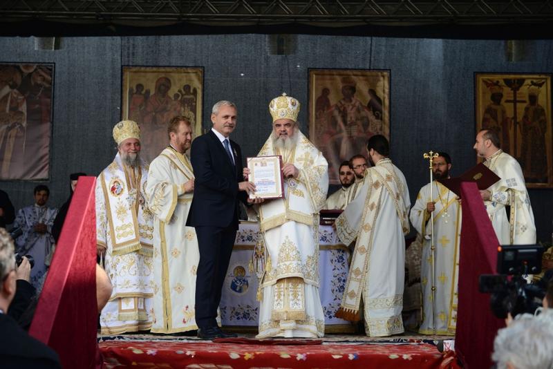 Liviu Dragnea si Patriarhul Daniel, Foto: basilica.ro