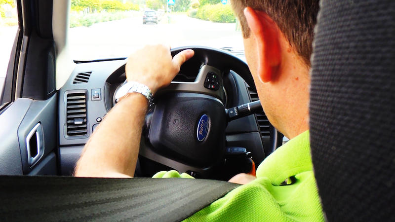 Circulatia corecta a manilor pe volan, Foto: 0-100.ro
