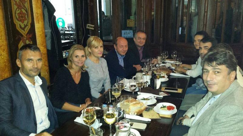 Traian Basescu, Elena Udrea, Emil Boc, in Centrul Vechi, Foto: Facebook/ Elena Udrea