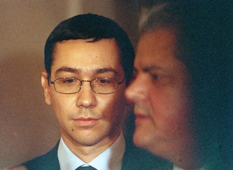 Umbra lui Nastase peste Ponta, Foto: Mediafax