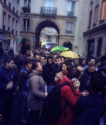 Mii de romani la coada la Paris, Foto: Facebook / Toni Tonegaru