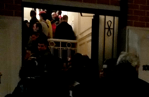 Ultimii votanti la Bruxelles au iesit in aplauze., Foto: Ramona S.