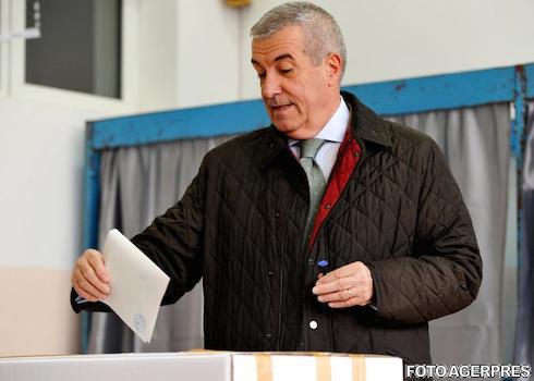 Calin Popescu Tariceanu la vot in alegerile prezidentiale 2014 primul tur, Foto: Agerpres
