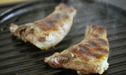 De cele mai multe ori, vegetarienii se reintorc la consumul de carne, Foto: MorgueFile.com