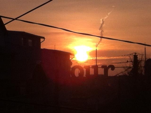 Primul rasarit pe care il vad bucurestenii, dupa o luna, Foto: Hotnews