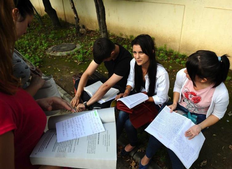 Elevi care se pregatesc de examene, Foto: Agerpres