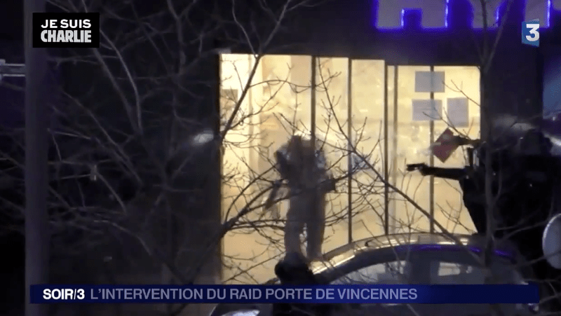 Momentul in care atacatorul iese din magazin, Foto: Captura YouTube