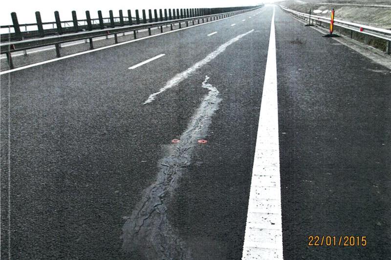 Fisura reparata in asfaltul autostrazii Orastie - Sibiu lot 3, Foto: CNADNR