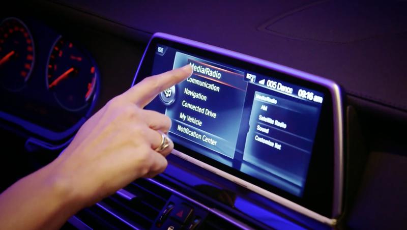 BMW iDrive cu touchscreen, Foto: Captura YouTube