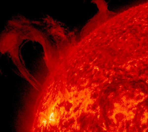 Filament solar, produs de o eruptie solara, Foto: Solar Dynamics Observatory, NASA