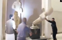 Jihadistii distrug statuile