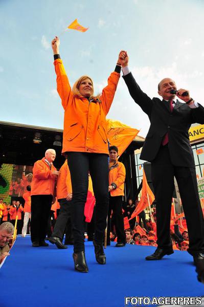 Elena Udrea si Traian Basescu la un miting electoral din 2009, Foto: Agerpres