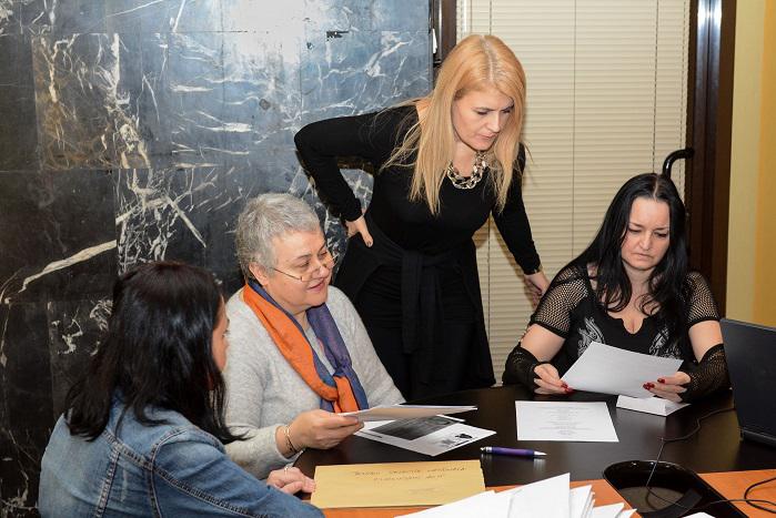 Verificare plicuri inscrisi, Foto: TVR