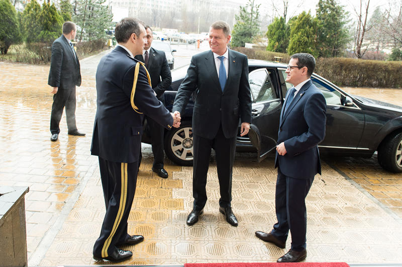 Coldea, Iohannis si Hellvig, Foto: SRI