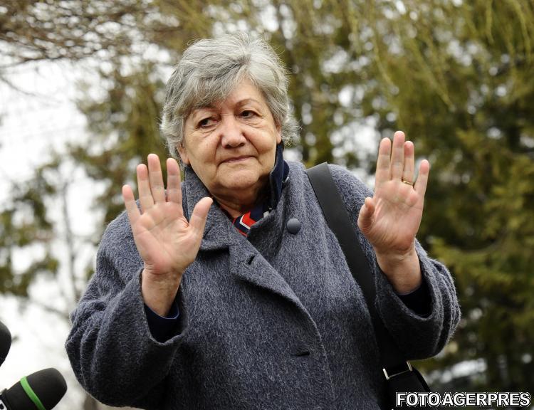 Mama premierului Victor Ponta, Cornelia Naum, la sediul DNA Ploiesti pentru a fi audiata ca martor, Foto: Agerpres