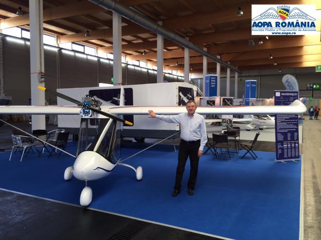 Radu Berceanu si avionul Swan, Foto: AOPA