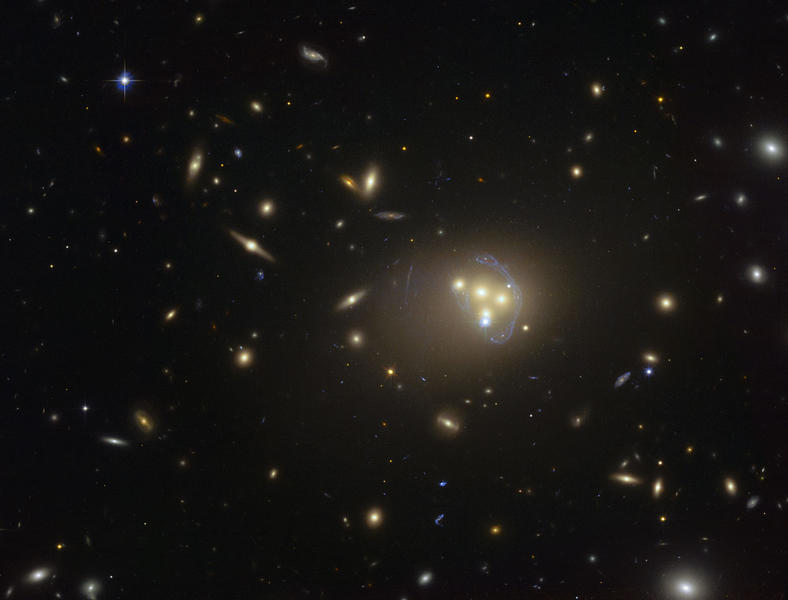 Imaginea clusterului de galaxii Abell 9827 realizata de Hubble, Foto: ESO