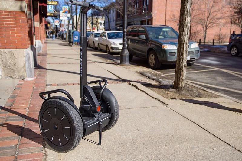 Un Segway pe strada, Foto: Segway