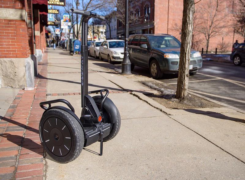 Un Segway pe strada, Foto: Segway