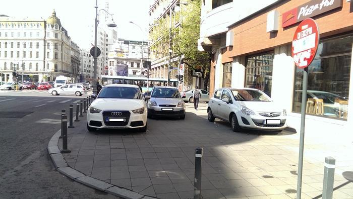 Masini parcate pe Calea Victoriei, Foto: Hotnews