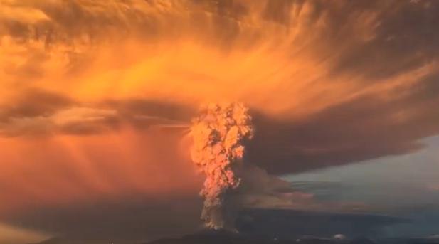 Eruptia vulcanului Calbuco din Chile, Foto: Captura YouTube