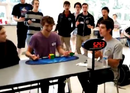 Record la rezolvarea cubului Rubik, Foto: Captura YouTube