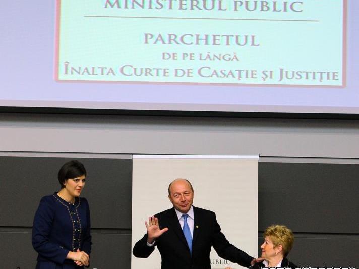 Laura Codruta Kovesi, Traian Basescu si Livia Stanciu, la prezentarea Raportului de activitate a Ministerului Public pe 2011, Foto: Agerpres
