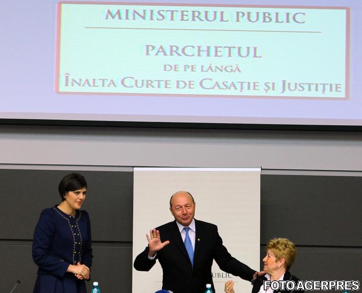 Laura Codruta Kovesi, Traian Basescu si Livia Stanciu, la prezentarea Raportului de activitate a Ministerului Public pe 2011, Foto: Agerpres