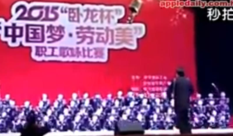 Un cor din China a cazut dupa ce scena s-a prabusit cu cele 80 de persoane, Foto: Captura YouTube