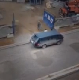 Oameni intr-o duba, Foto: Captura YouTube