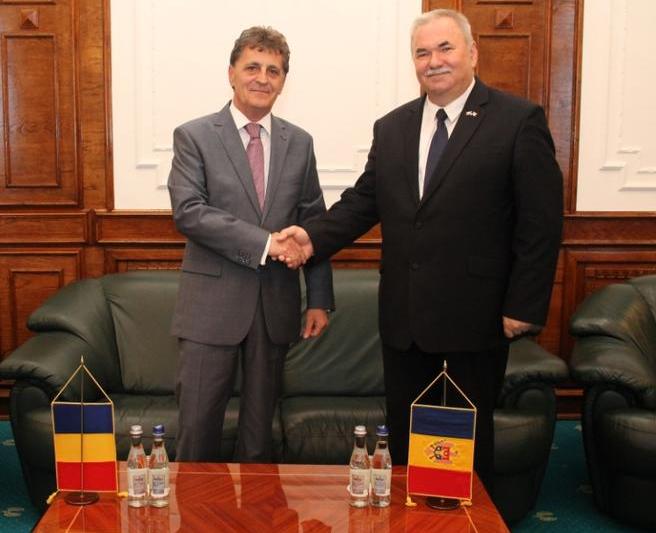 Ministrul Mircea Dusa cu omologul sau din Republica Moldova, Mircea Cibotaru, Foto: MApN