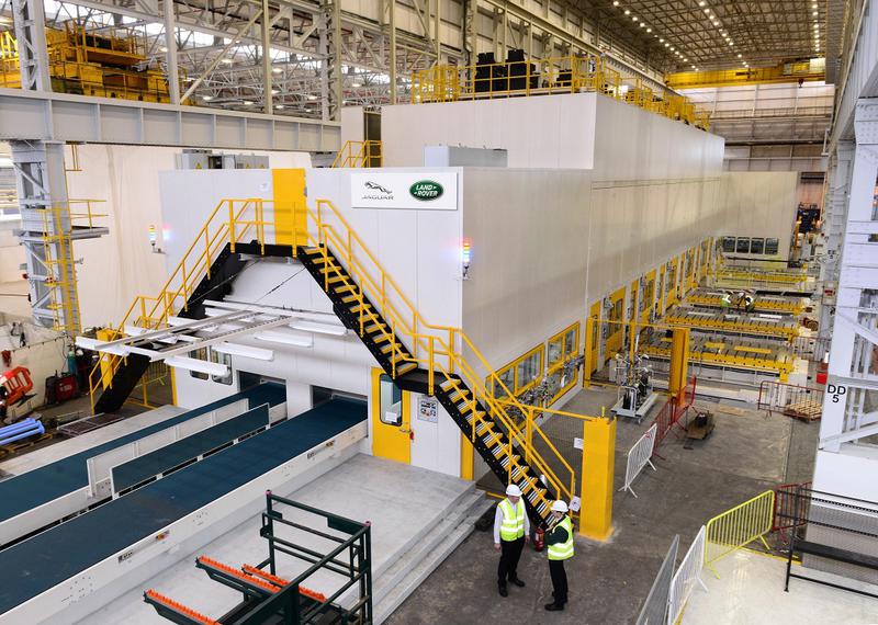 Intr-o uzina Jaguar Land Rover, Foto: Jaguar