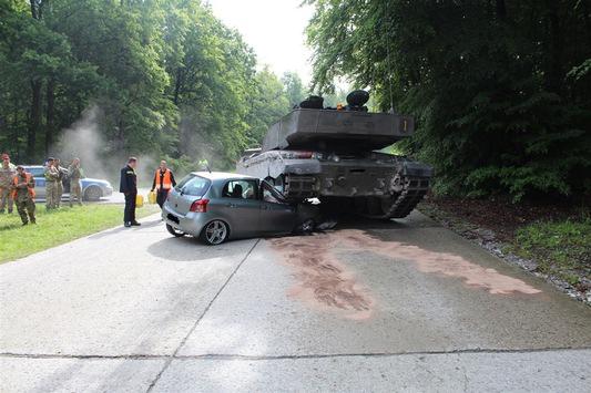 Un tanc britanic a calcat o masina in Germania, Foto: Politia Germana