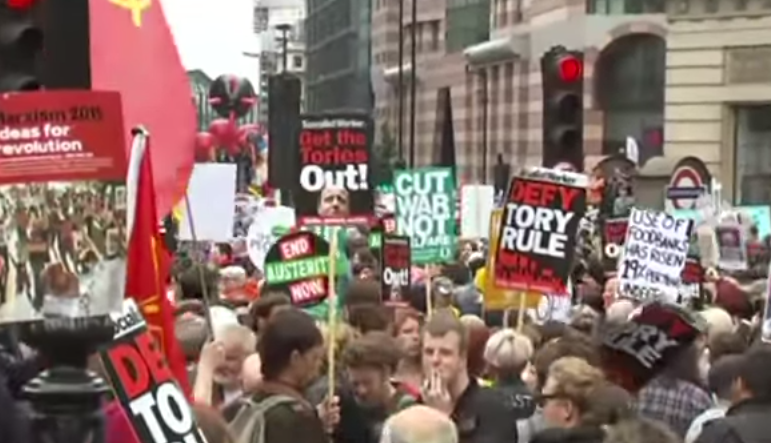 Proteste in Londra, Foto: Captura Youtube.com