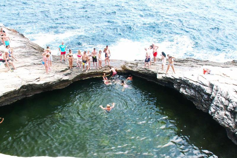 Turistilor straini nu le sunt limitate retragerile din bancomate, Foto: Hotnews