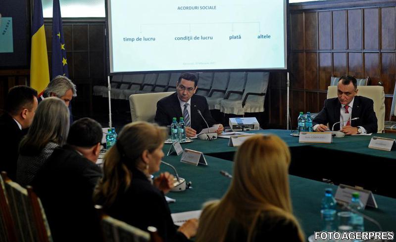 Victor Ponta si Sorin Cimpeanu, in sedinta de guvern, Foto: Agerpres