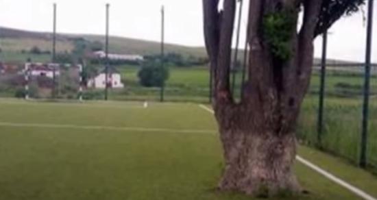 Terenul de fotbal din Tonciu, Foto: Captura YouTube