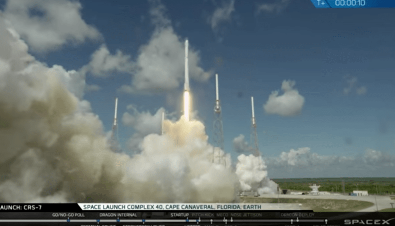 Racheta SpaceX CRS-7, inainte de explozie, Foto: Captura Youtube.com