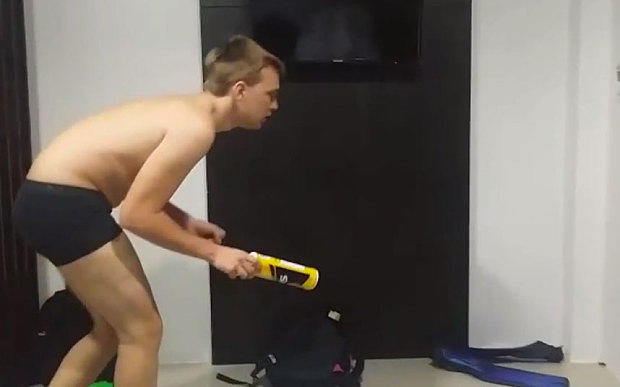 Om vs. gandac, Foto: Captura The Telegraph