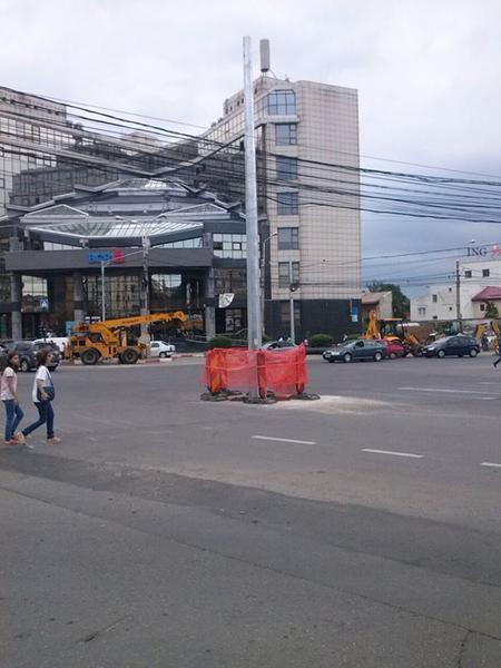 Stalpi in mijlocul intersectiei, Foto: Observatorulph.ro