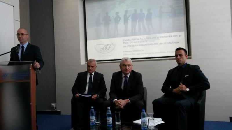 Evaluare controversata a pietei de asigurari, Foto: Hotnews