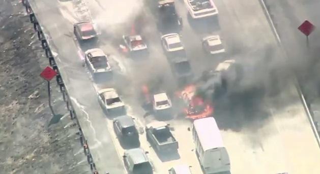 Incendiul de vegetatie s-a extins pe autostrada, Foto: Captura YouTube