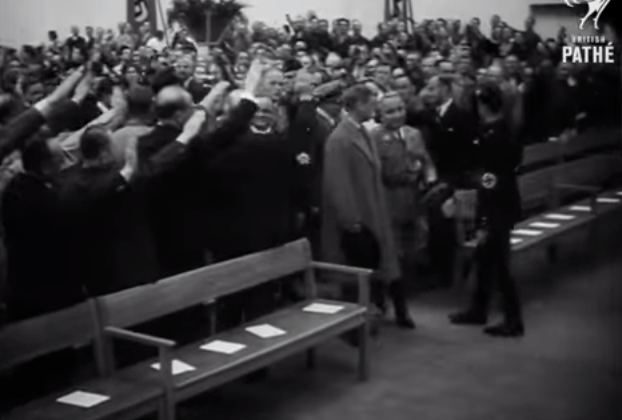 Fostul rege Edward al VIII-lea si Wallis Simpson, in vizita in Germania nazista in 1937, Foto: Captura Arhivele Pathe