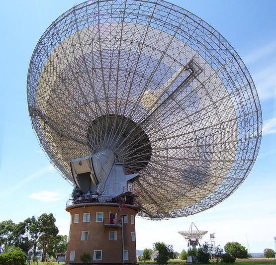 Parkes Observatory din Australia, unul dintre radiotelescoapele ce il va cauta pe ET, Foto: Wikipedia / Diceman