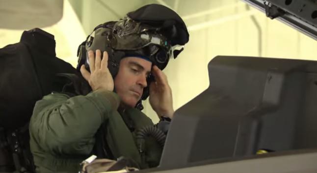 Casca pilot, Foto: Captura YouTube