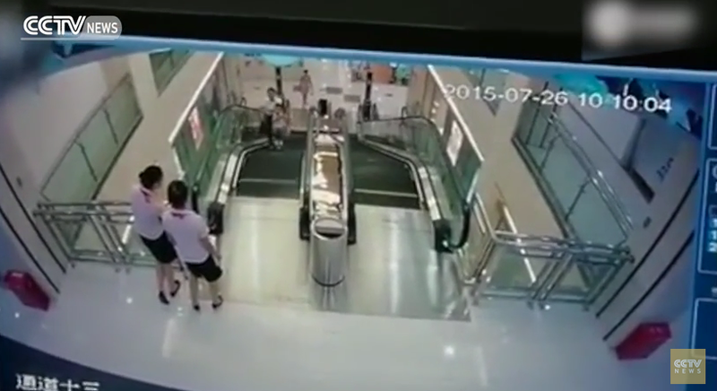 Accident tragic intr-un mall din China, Foto: Captura CCTV