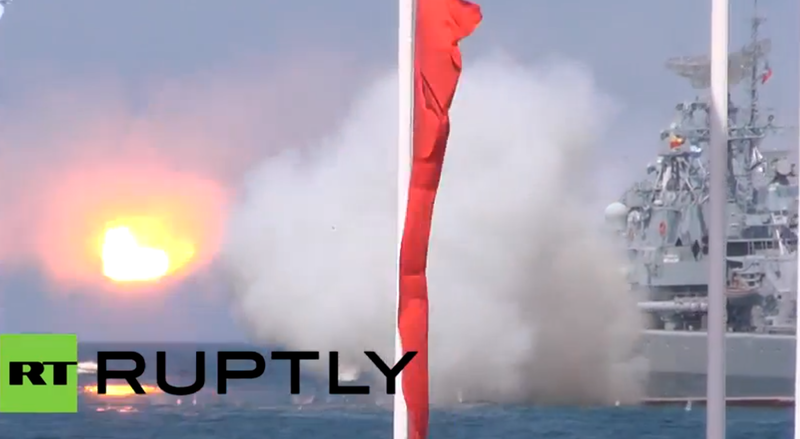 O racheta o ia razna la ziua marinei ruse, Foto: Captura YouTube