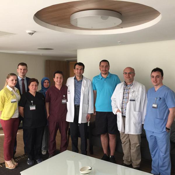 Victor Ponta cu echipa medicala din Turcia, Foto: Facebook / Victor Ponta