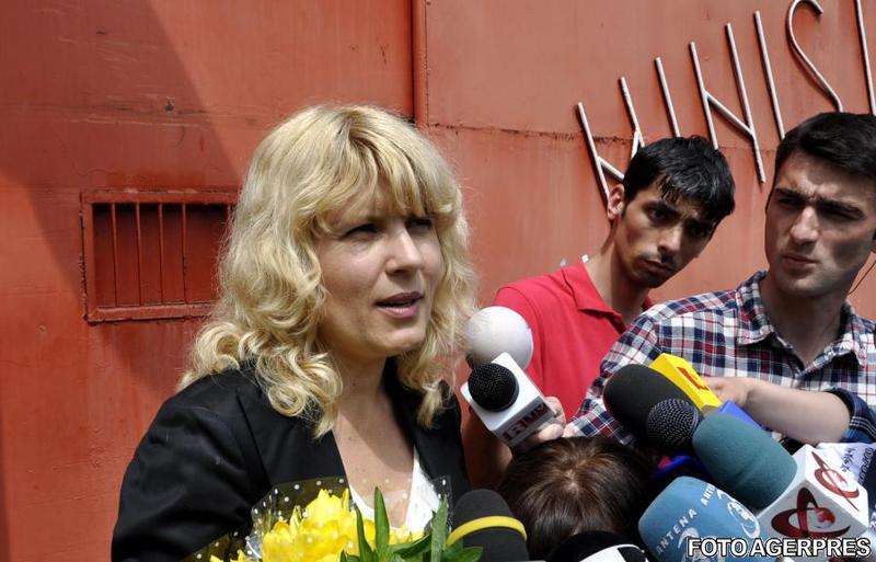 Elena Udrea, la ieseirea din penitenciar, Foto: Agerpres