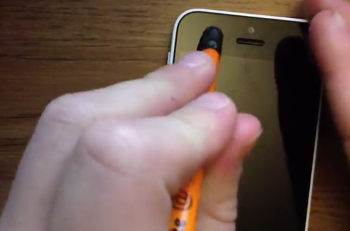 Cum sa elimini zgarieturile de pe ecran, Foto: youtube.com